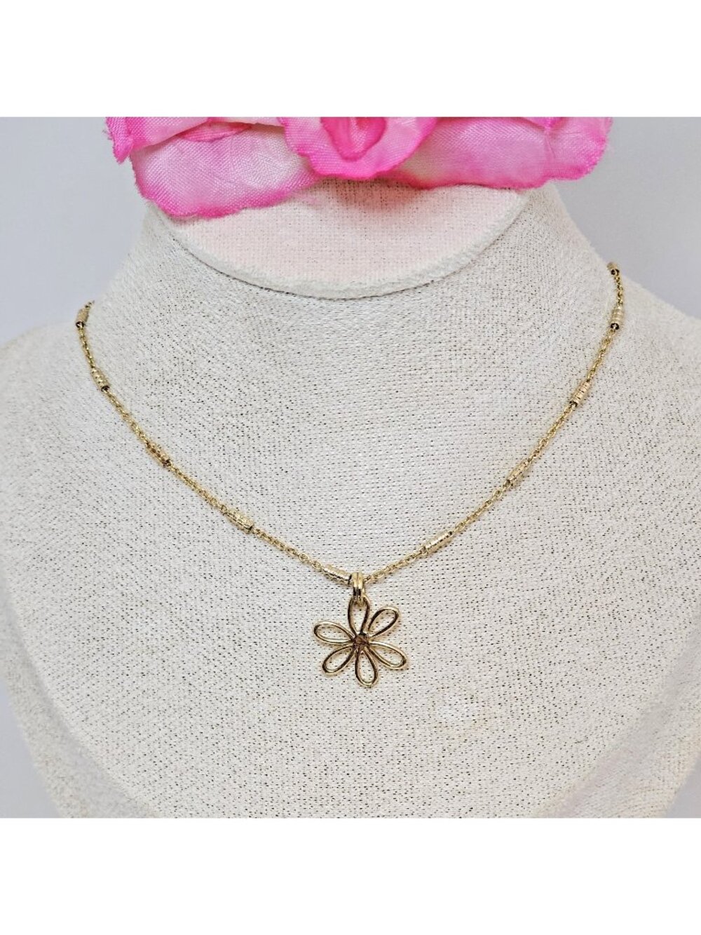 Luna Norte Gold-Tone Necklace Daisy Flower Pendant Dainty Layering Choker